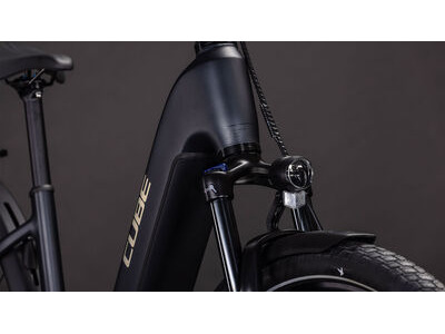 Cube Touring Hybrid One 600 click to zoom image