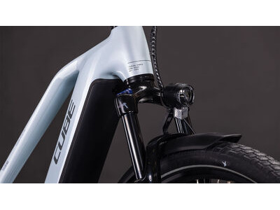 Cube Touring Hybrid One 600 click to zoom image